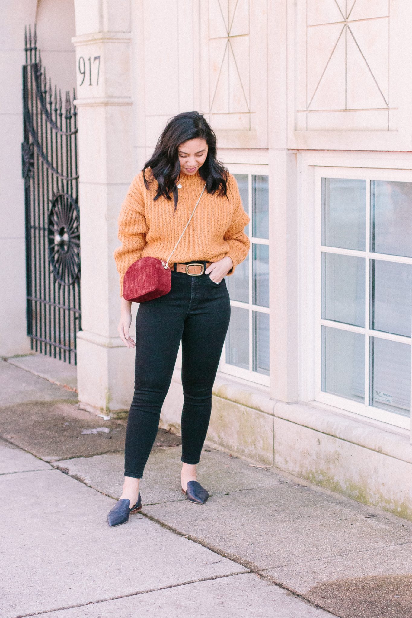 How To Make A Baggy Sweater Look Cute 